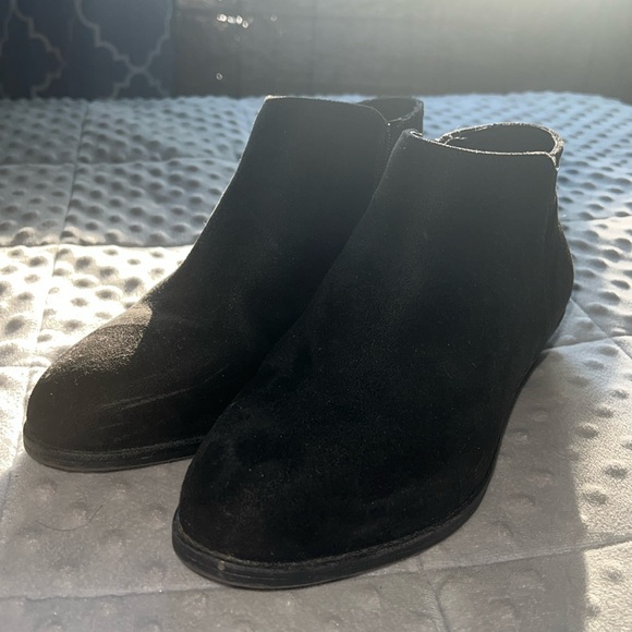 Black small heeled boots - Picture 1 of 5